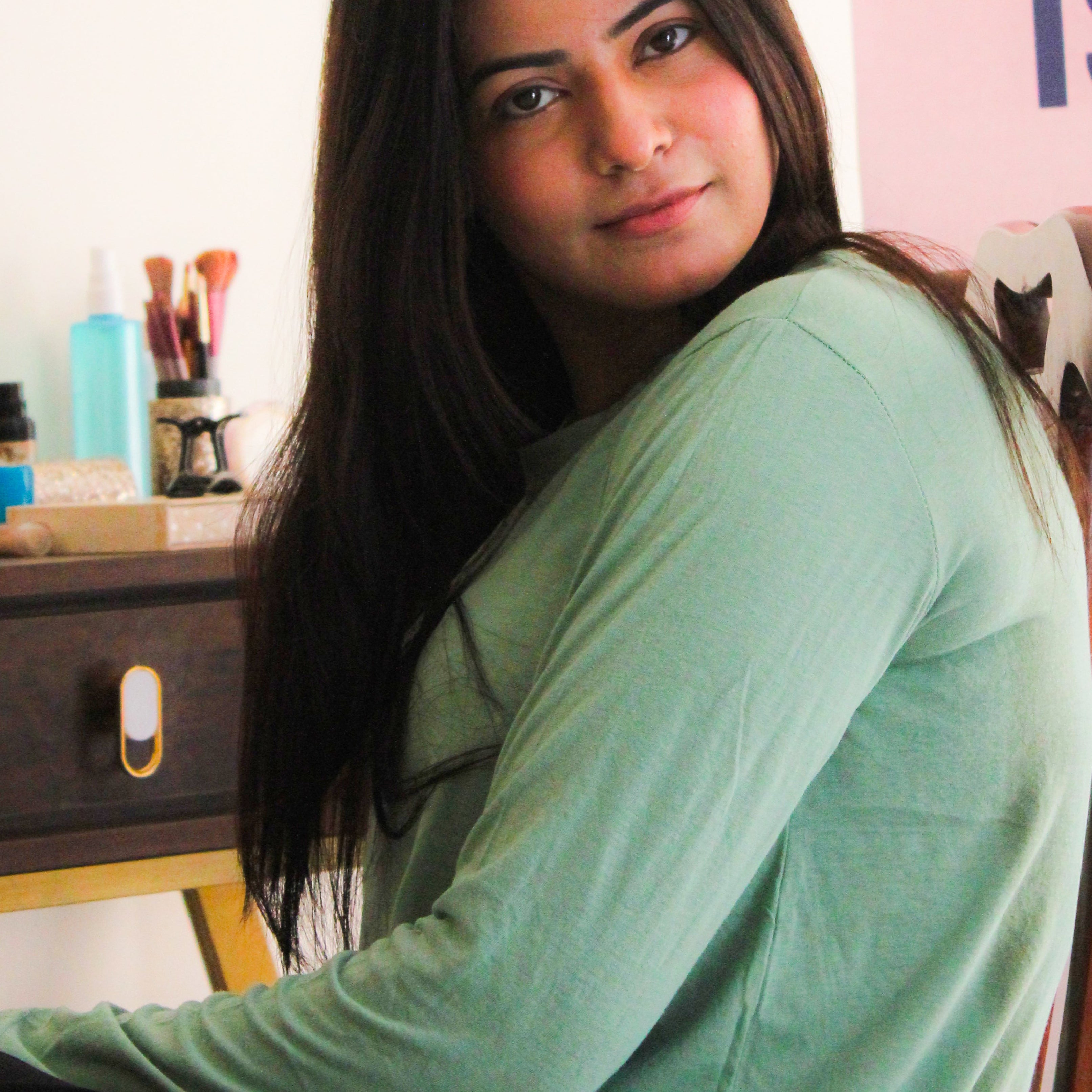 Helnay T-Shirt with Black Pajama