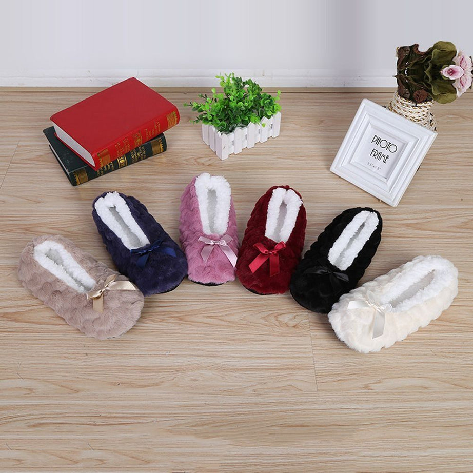 Winter Warm Wool Slippers in Soft Plush for Women Indoor use