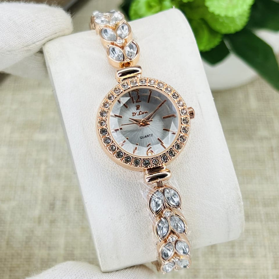 Women’s Luxury Bracelet Diamond Quartz Watch (Random Color Combo)