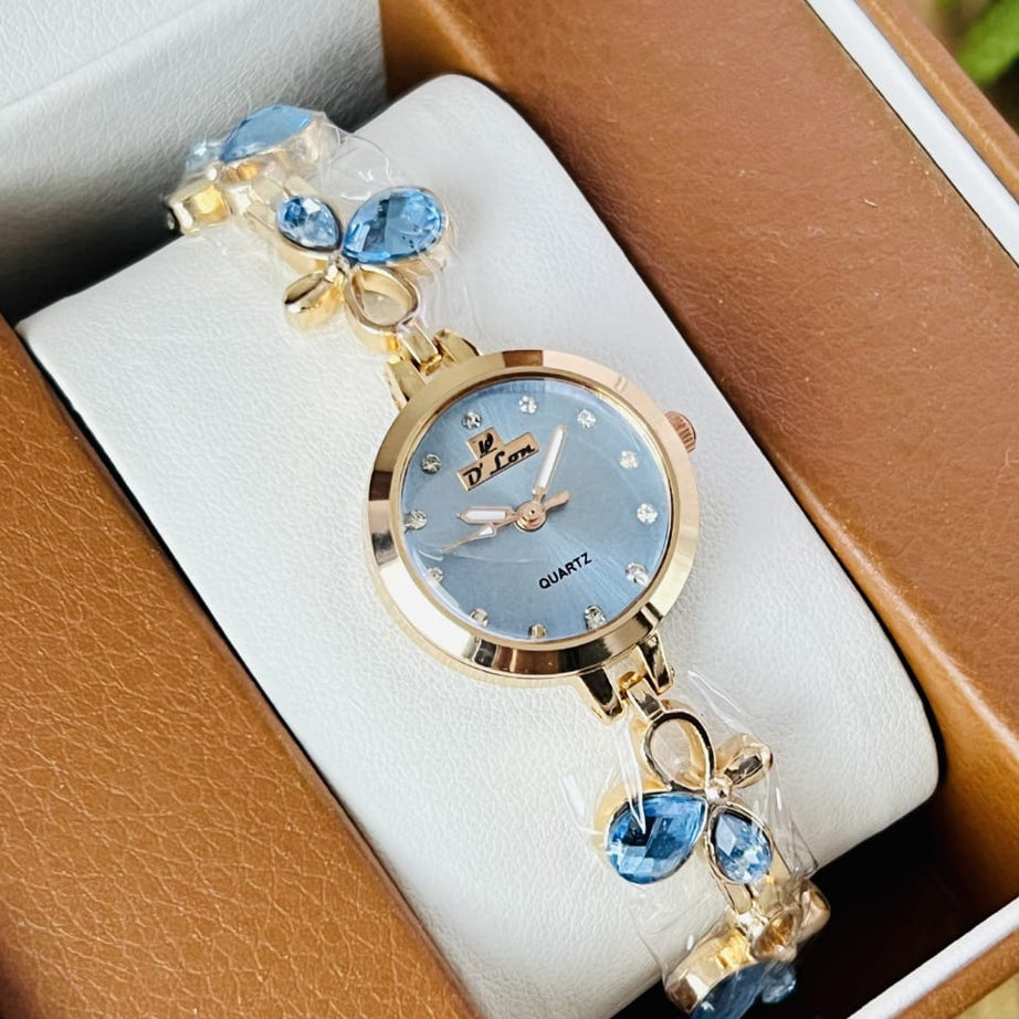 Women’s Flower Bracelet Quartz Watch (Random Color Combo)
