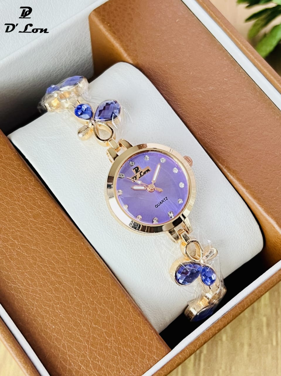 Women’s Flower Bracelet Quartz Watch (Random Color Combo)