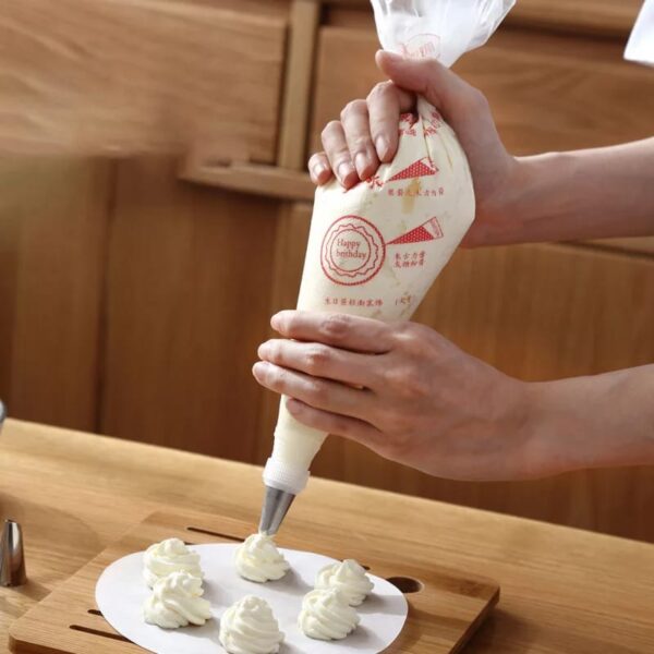 Disposable Pastry Icing Bags with All-Size Nozzles – 25 Pcs